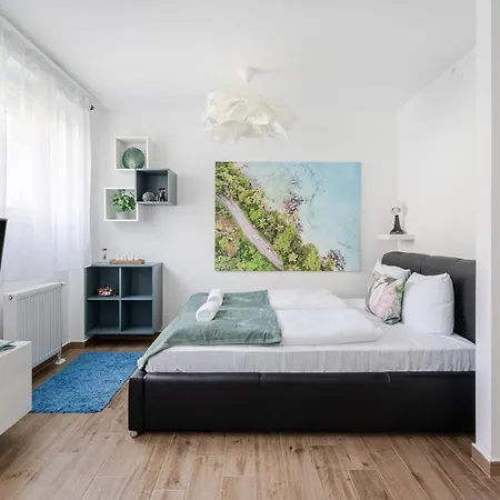 Everwood With Ac Budapest