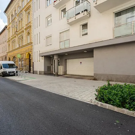 Everwood With Ac * Budapest